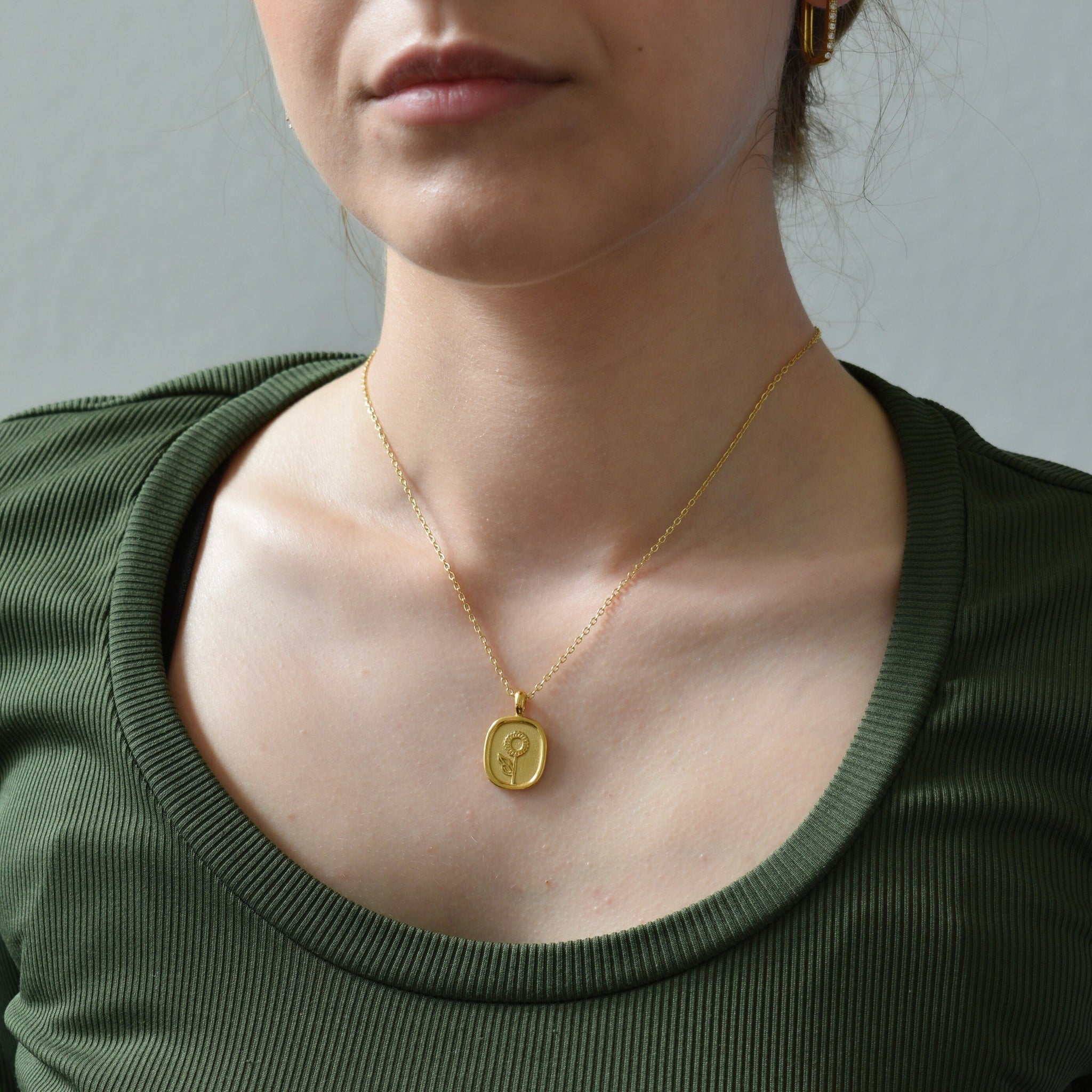 Personalized 18K GOLD SunFlower Charm Necklace Round Oval Coin Pendant Jewelry